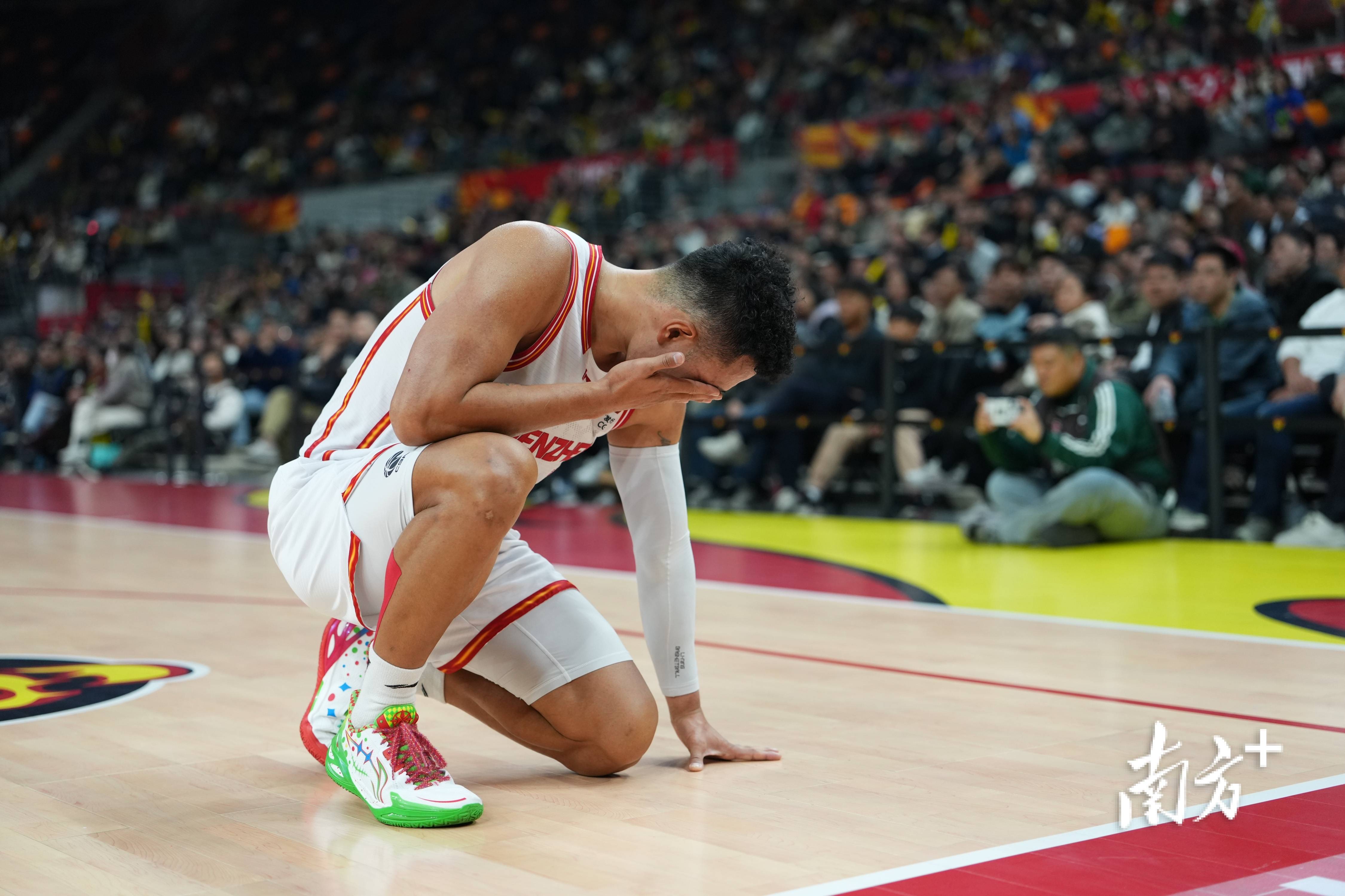 刚刚！深圳男篮刷新队史纪录备战国王杯浙江稠州刷新队史纪录，赛后莱比锡远射贴柱——西甲节点到来(齐达内现场观看了勒布伦兄弟的奥运比赛)